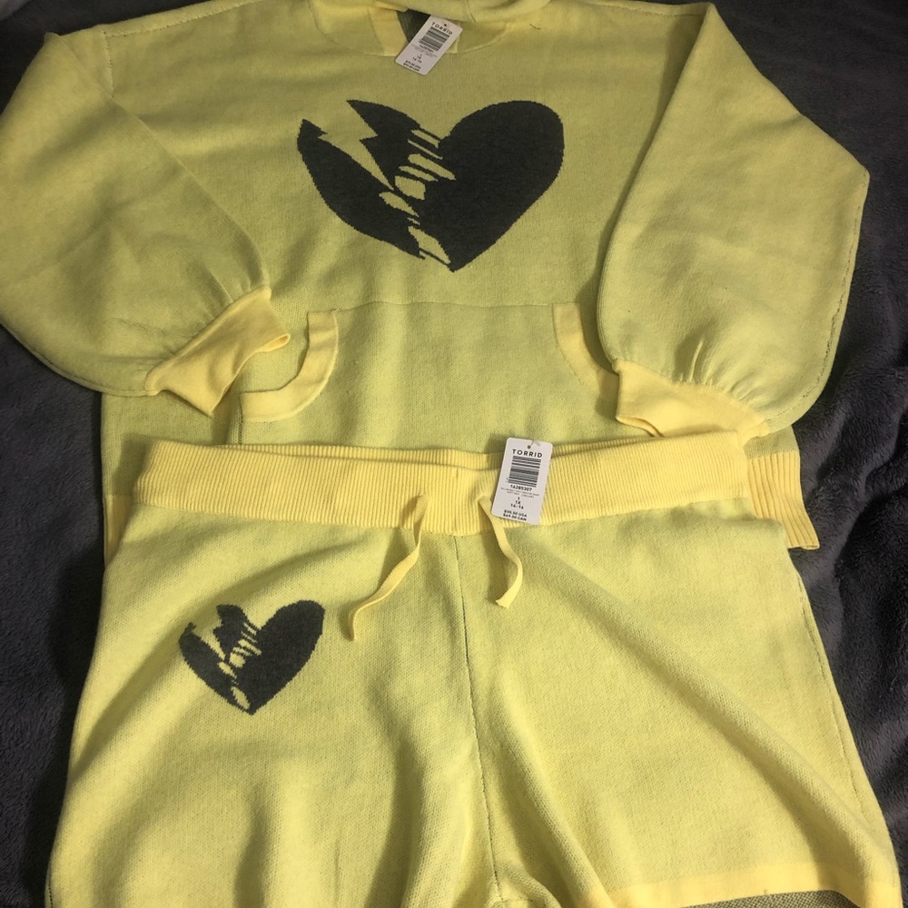 Torrid Lovesick Sweater & shorts